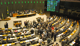 Veja a lista de deputados que votaram a favor do SUS
