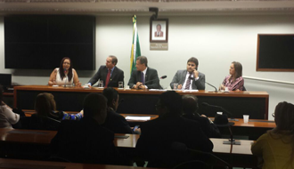 Bloco Parlamentar abre espaço para debater 30 horas da Enfermagem