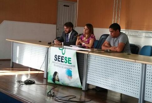 Enfermeiros servidores de Aracaju se reúnem antes de deliberarem paralisação em assembleia