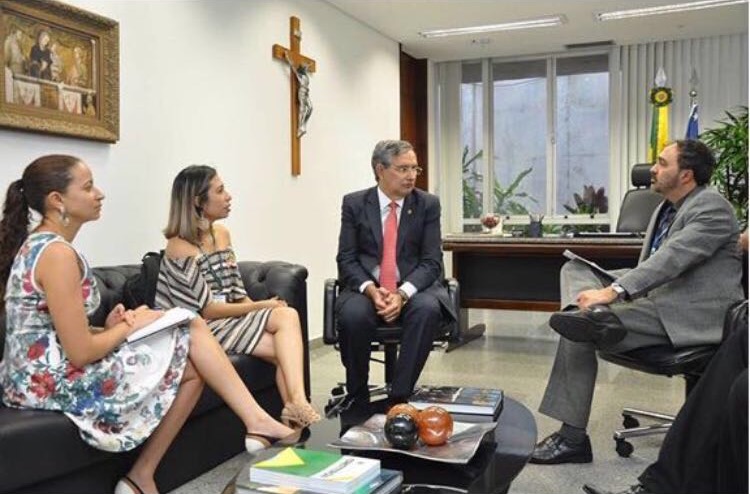 Senador Eduardo Amorim recebe FNE e afirma apoio aos PLs da categoria