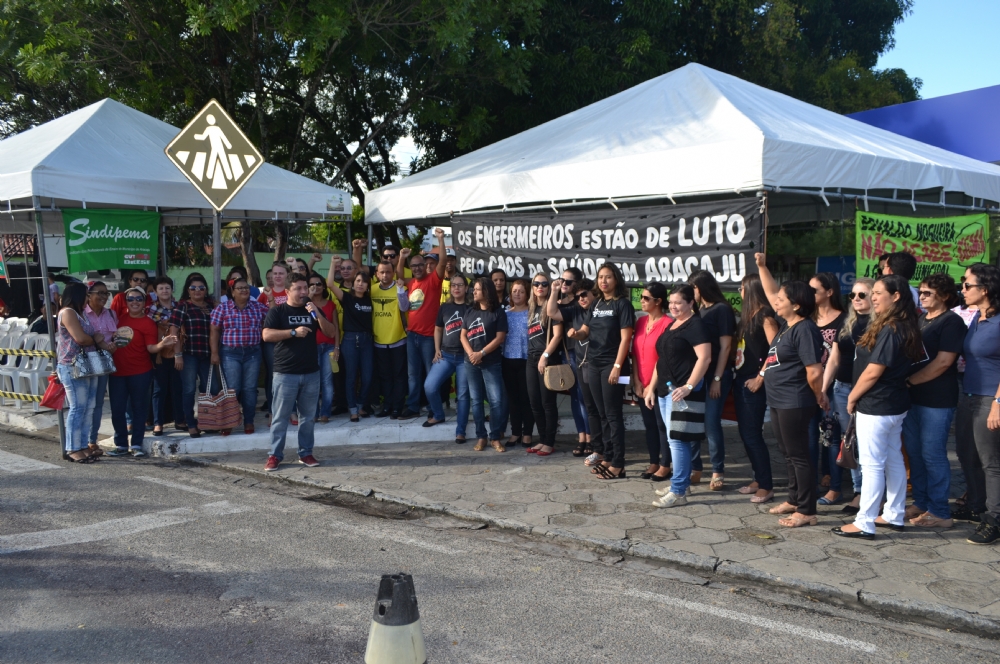 Servidores da saúde, educação e segurança se unem em ato